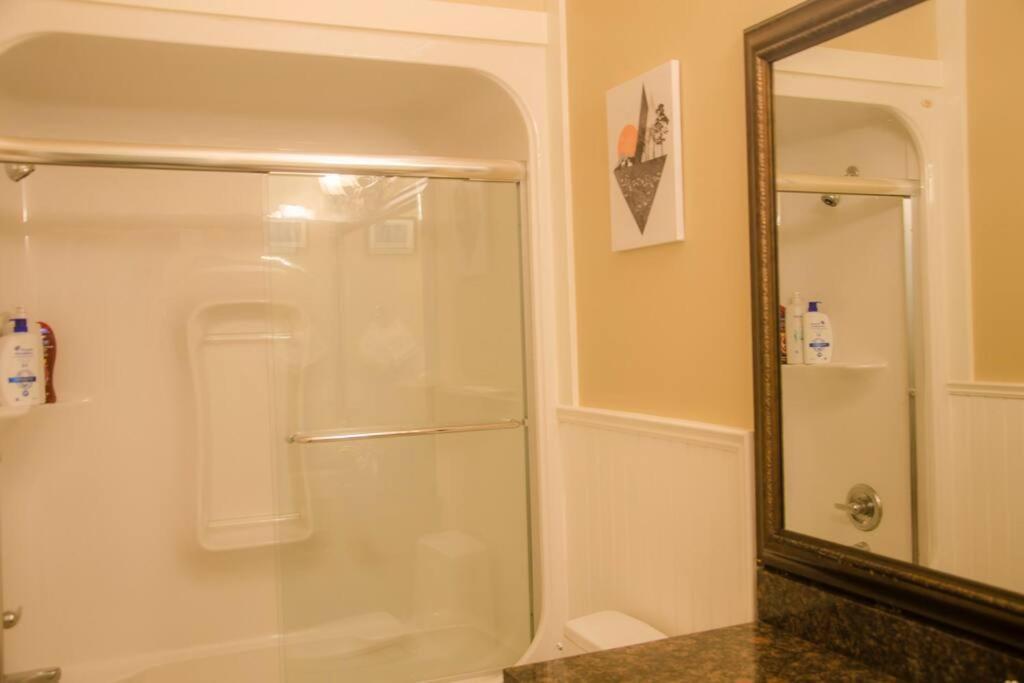 Rocky Ridge Executive Suite Victoria Exterior photo